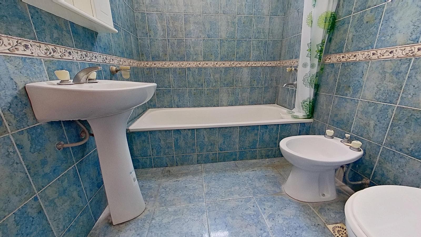 House for Sale: 4 Rooms, Patio, and Terrace in West Berazategui