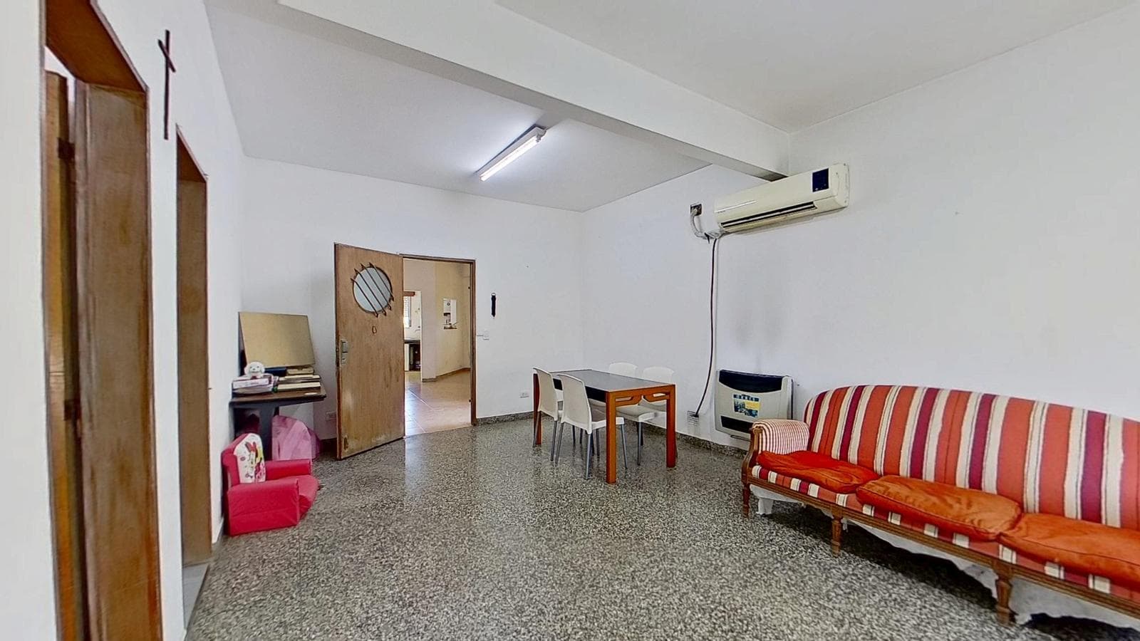 House for Sale: 4 Rooms, Patio, and Terrace in West Berazategui