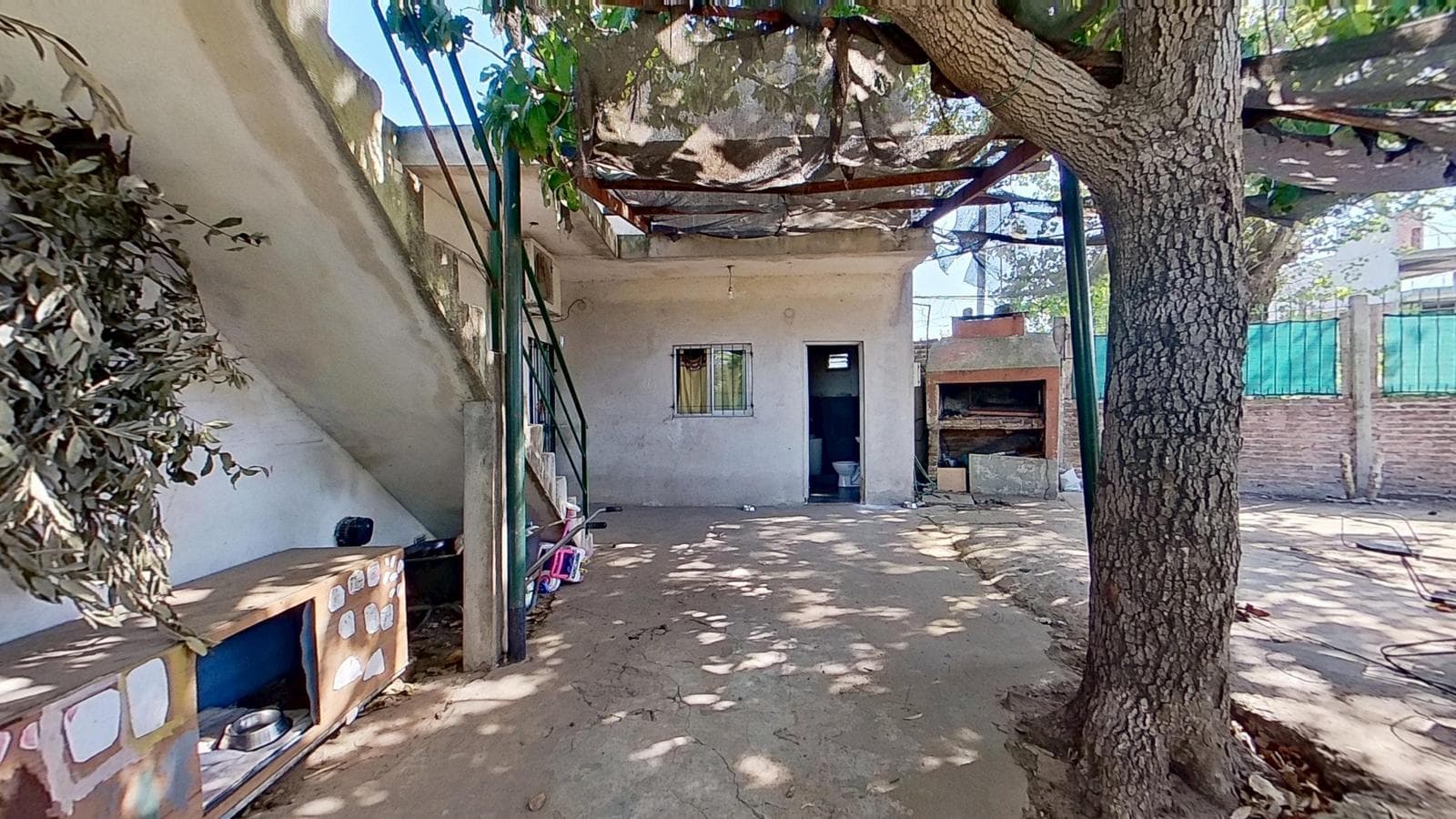 House for Sale: 4 Rooms, Patio, and Terrace in West Berazategui