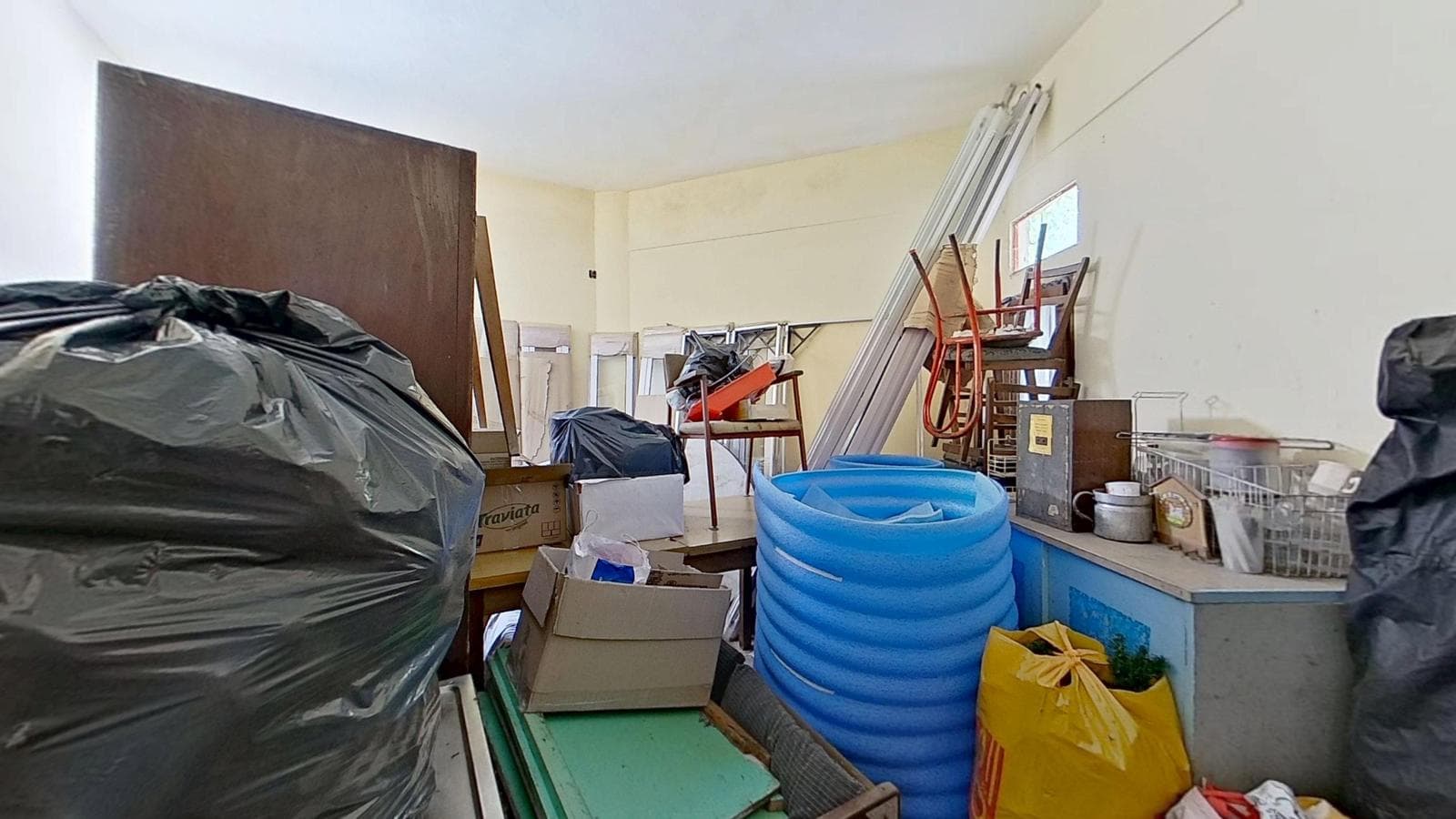 House for Sale: 4 Rooms, Patio, and Terrace in West Berazategui