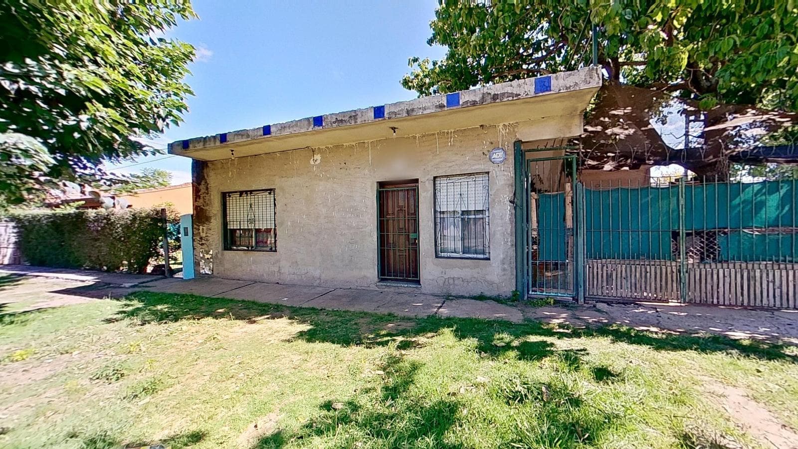 House for Sale: 4 Rooms, Patio, and Terrace in West Berazategui