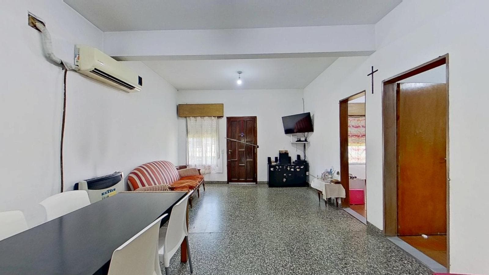 House for Sale: 4 Rooms, Patio, and Terrace in West Berazategui