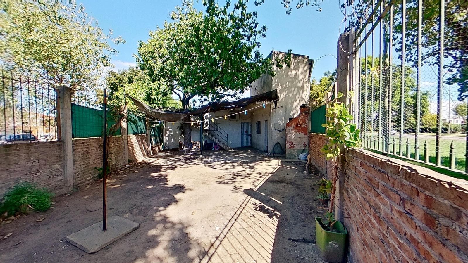 House for Sale: 4 Rooms, Patio, and Terrace in West Berazategui