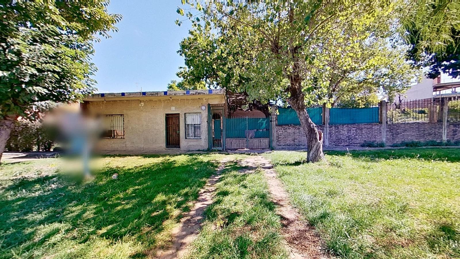 House for Sale: 4 Rooms, Patio, and Terrace in West Berazategui