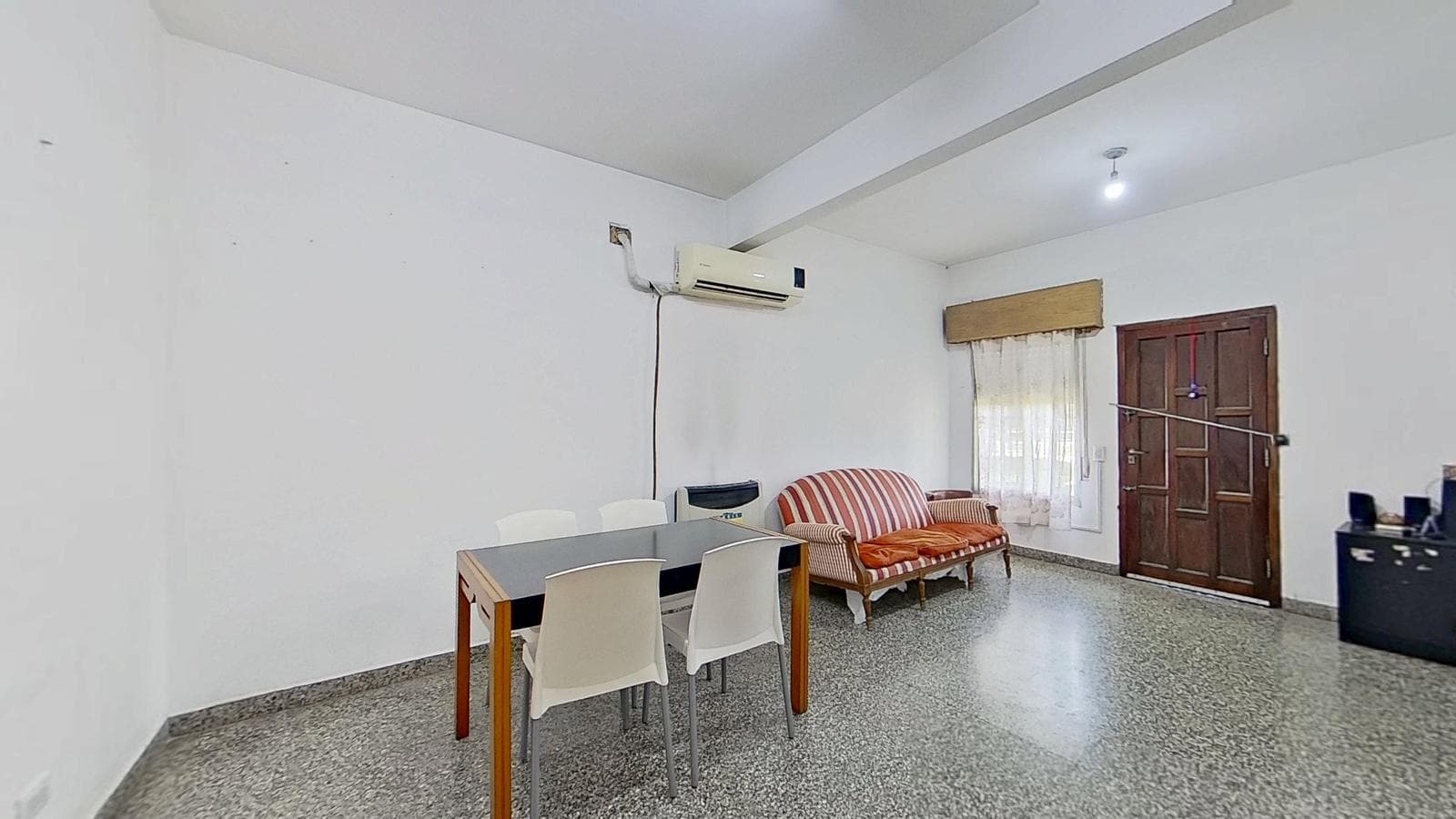 House for Sale: 4 Rooms, Patio, and Terrace in West Berazategui