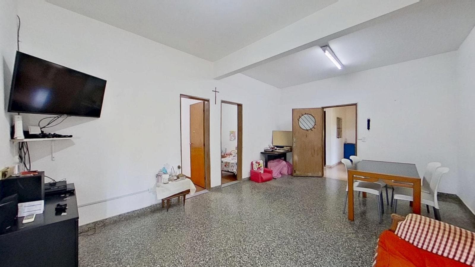 House for Sale: 4 Rooms, Patio, and Terrace in West Berazategui