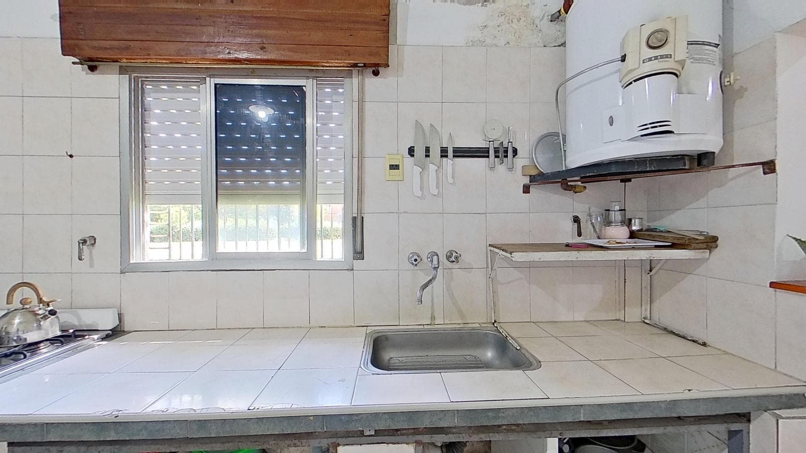 House for Sale: 4 Rooms, Patio, and Terrace in West Berazategui