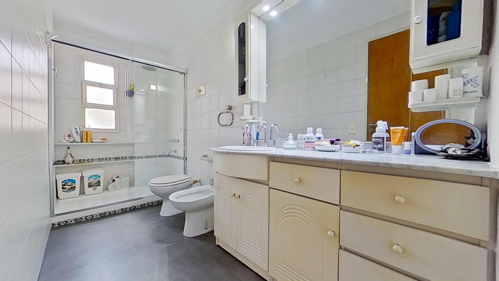 Sale: Apartment 2 with a garage on Balvanera.