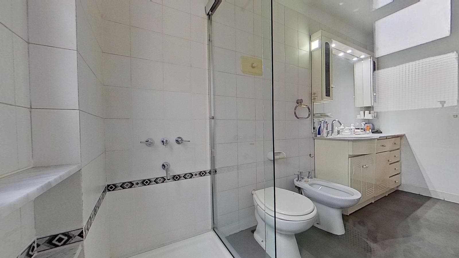 Sale: Apartment 2 with a garage on Balvanera.