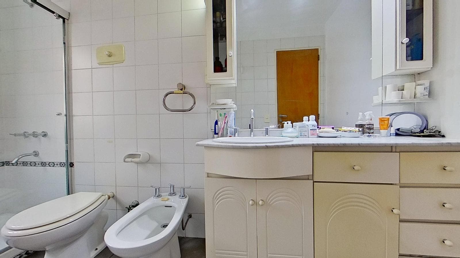 Sale: Apartment 2 with a garage on Balvanera.
