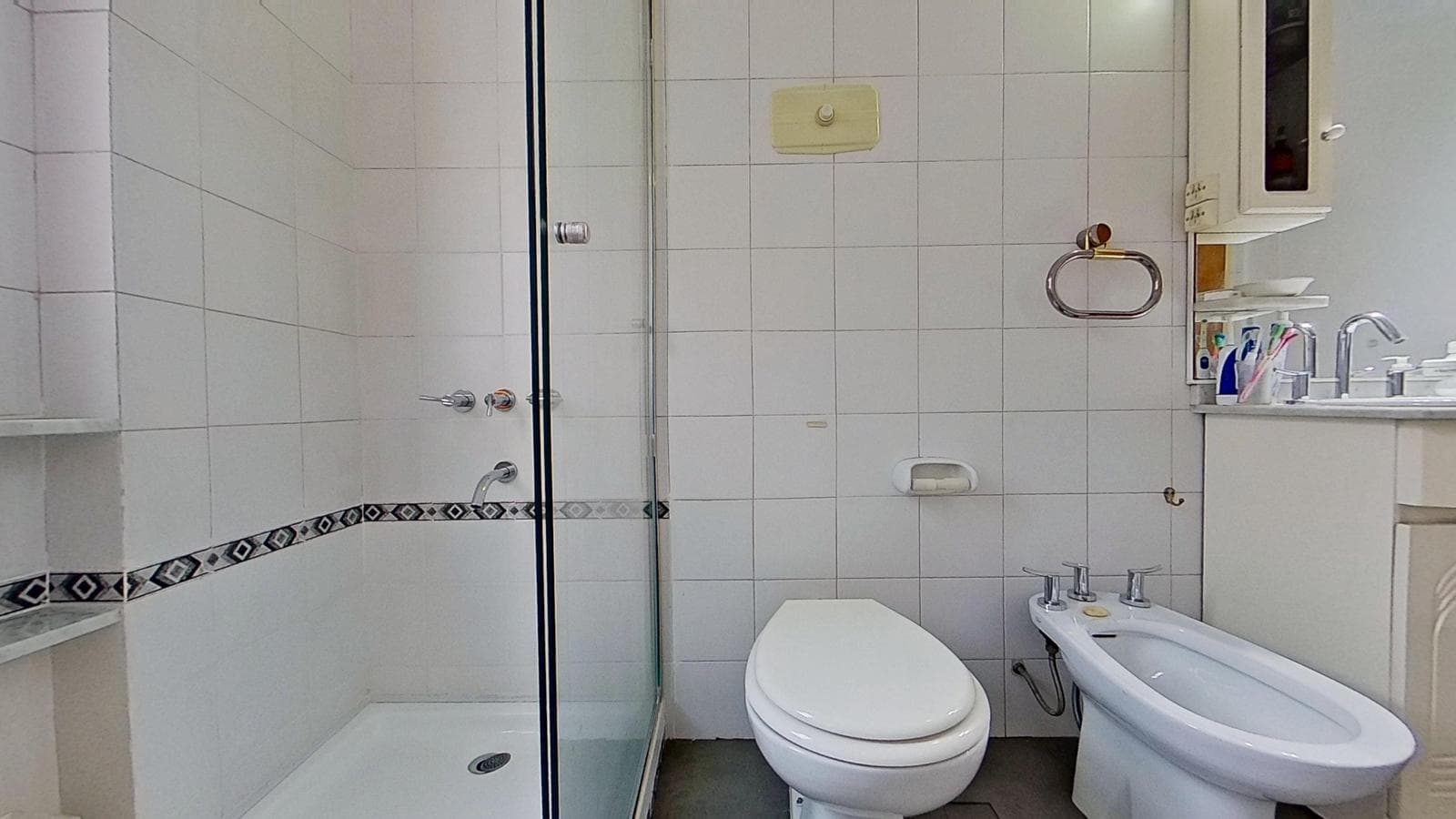 Sale: Apartment 2 with a garage on Balvanera.