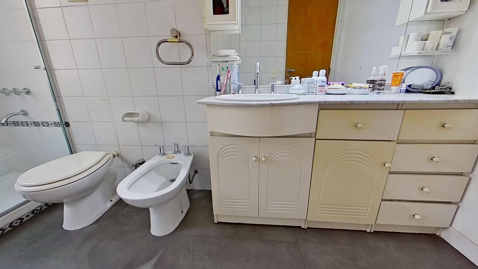 Sale: Apartment 2 with a garage on Balvanera.