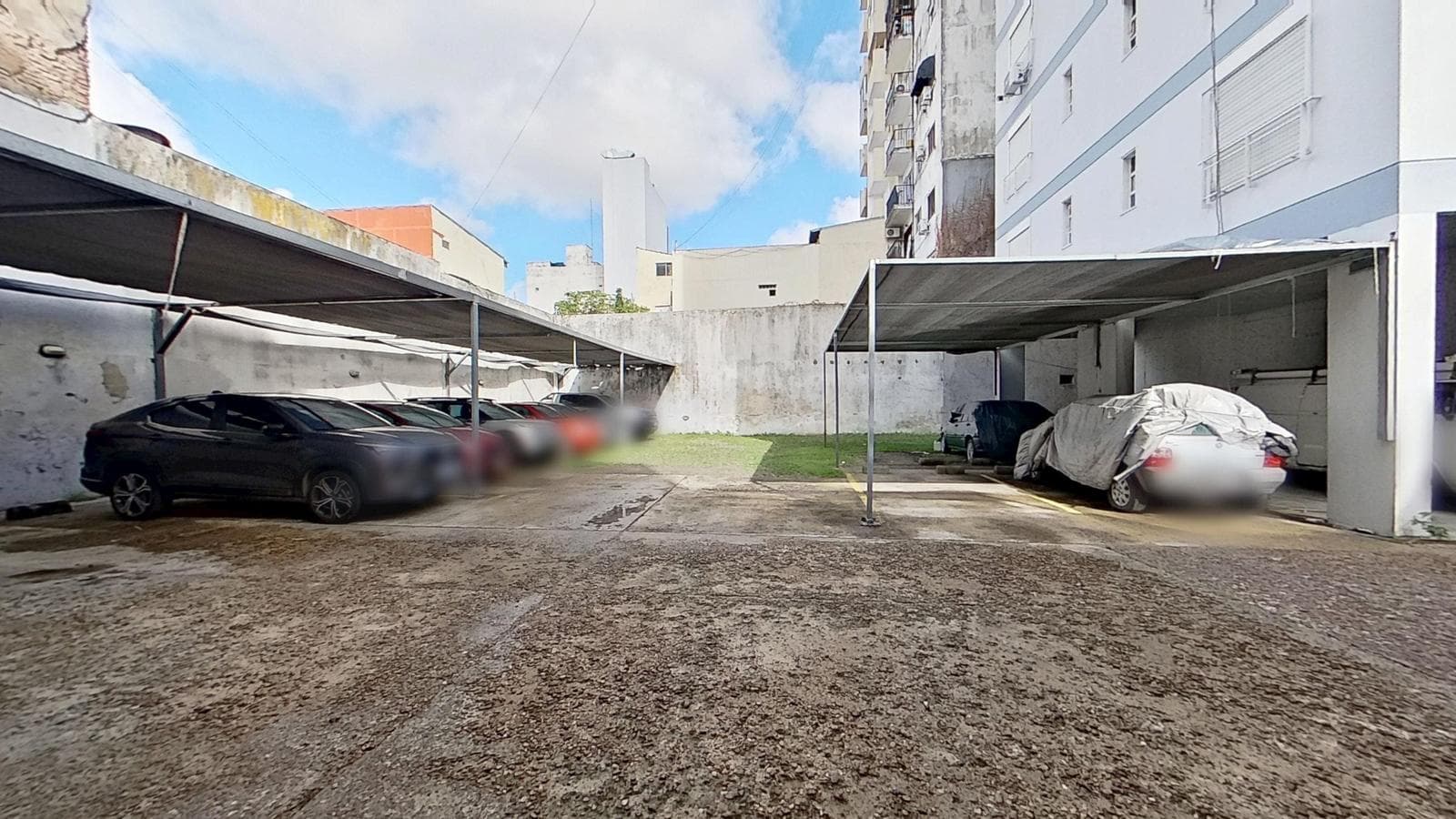 Sale: Apartment 2 with a garage on Balvanera.