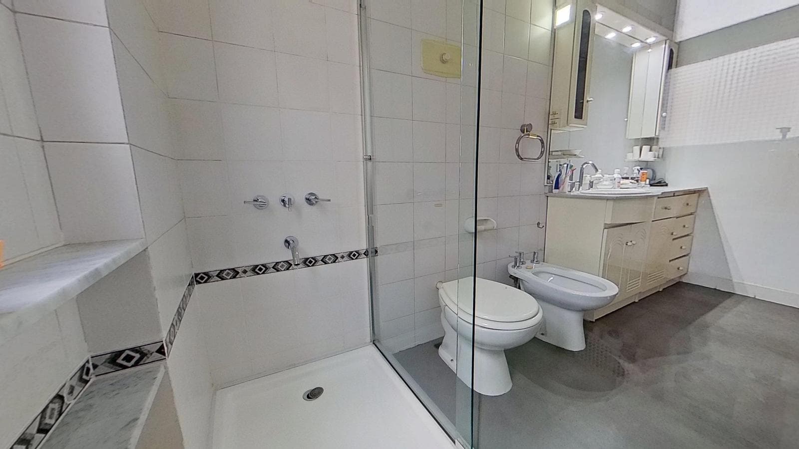 Sale: Apartment 2 with a garage on Balvanera.