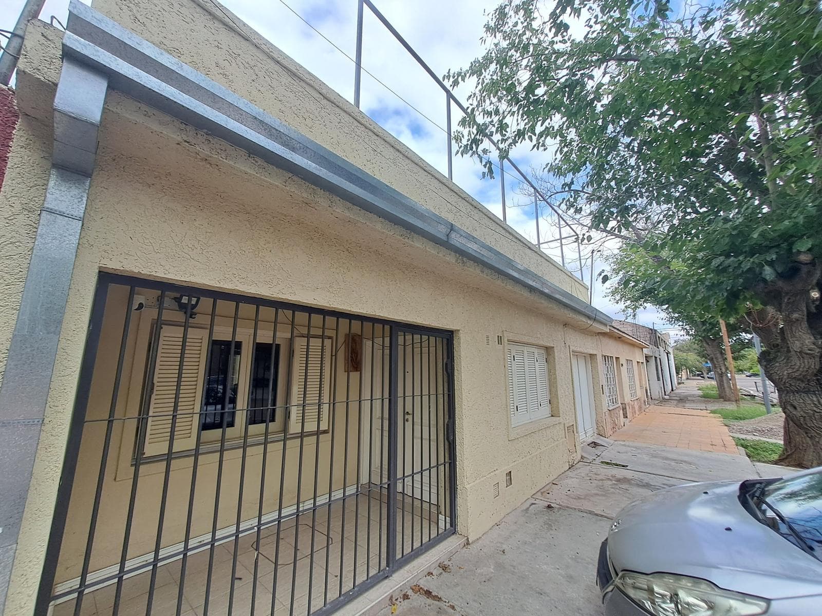 House for Sale - 3 bedrooms, 2 bathrooms, large garden, and terrace