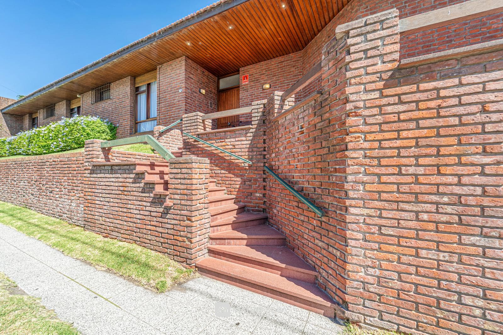 For Sale - 5-Room House - Chauvin