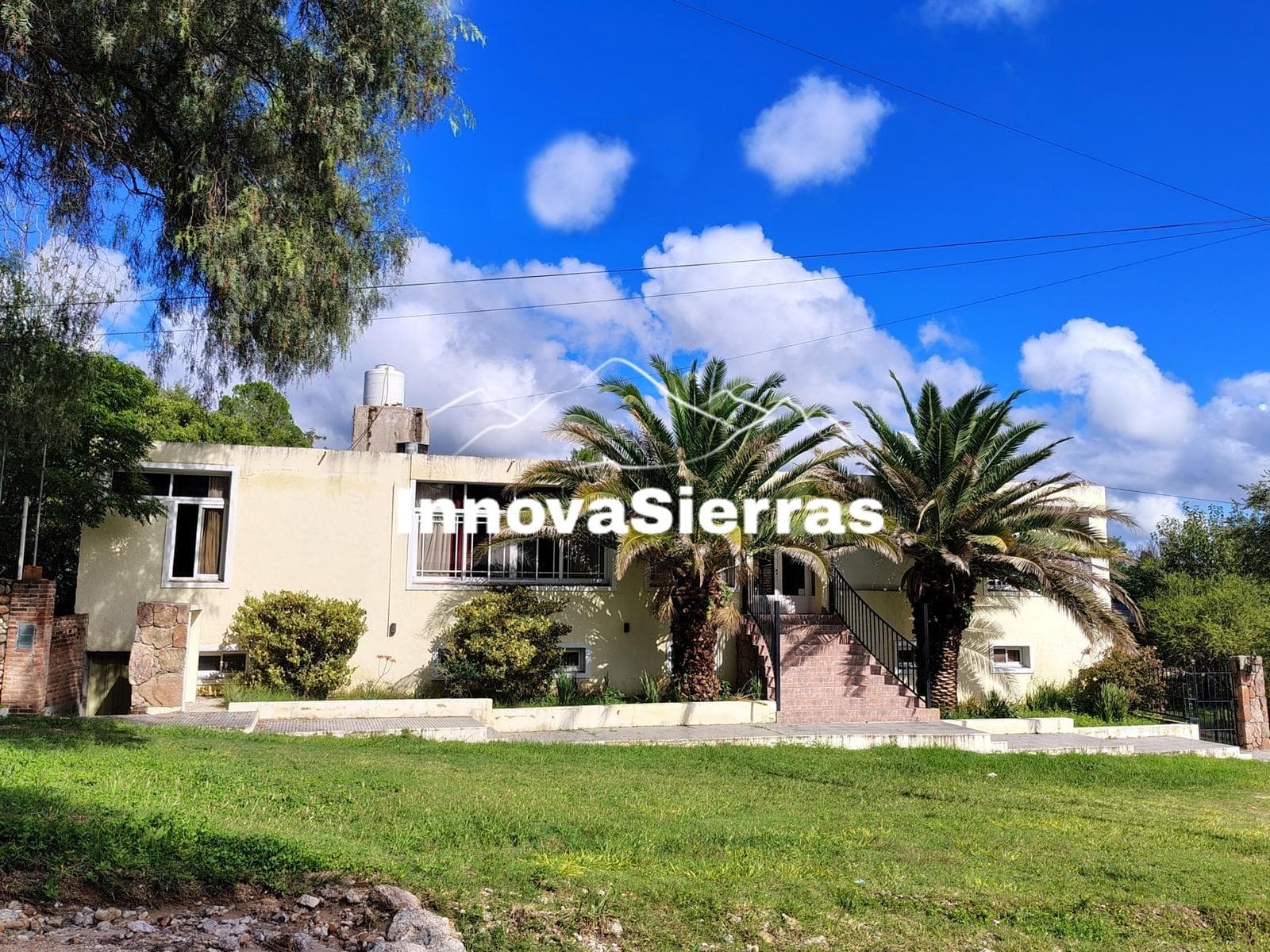 Inn for sale in Mina Clavero, 100 meters from the river | 8 bedrooms, each with a bathroom | Ideal investment