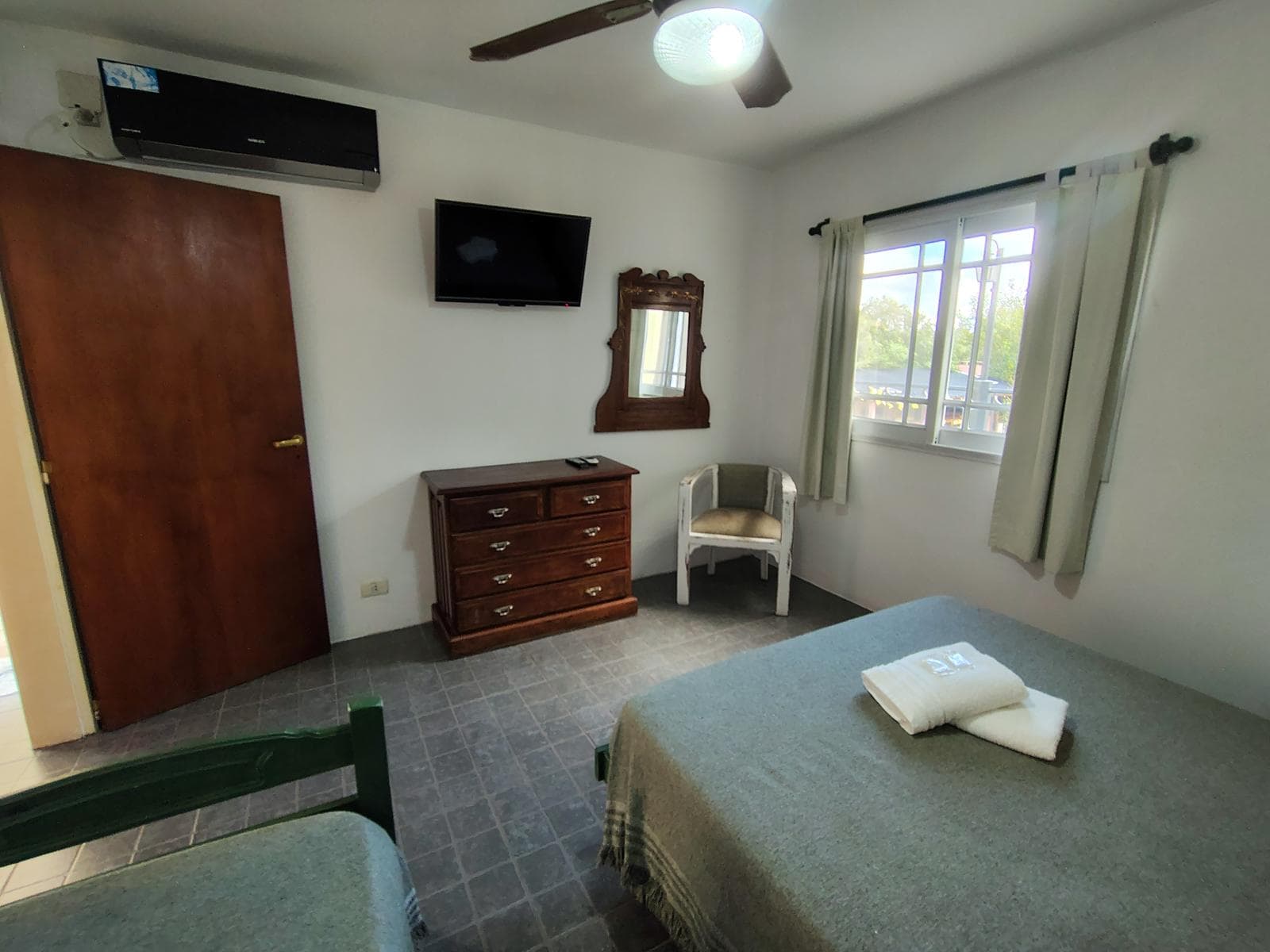 Inn for sale in Mina Clavero, 100 meters from the river | 8 bedrooms, each with a bathroom | Ideal investment