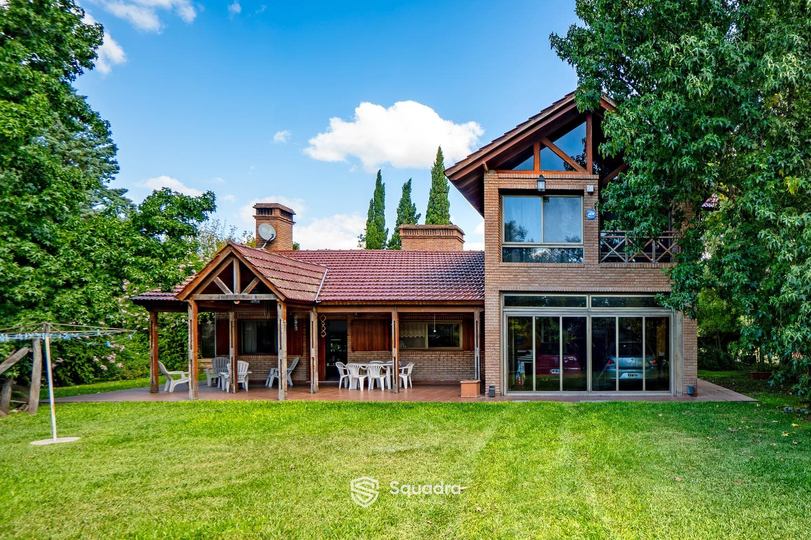 FOR SALE | TRADE - 2-bedroom house with multipurpose room, outdoor kitchen with grill, and pool - Downtown, Funes.