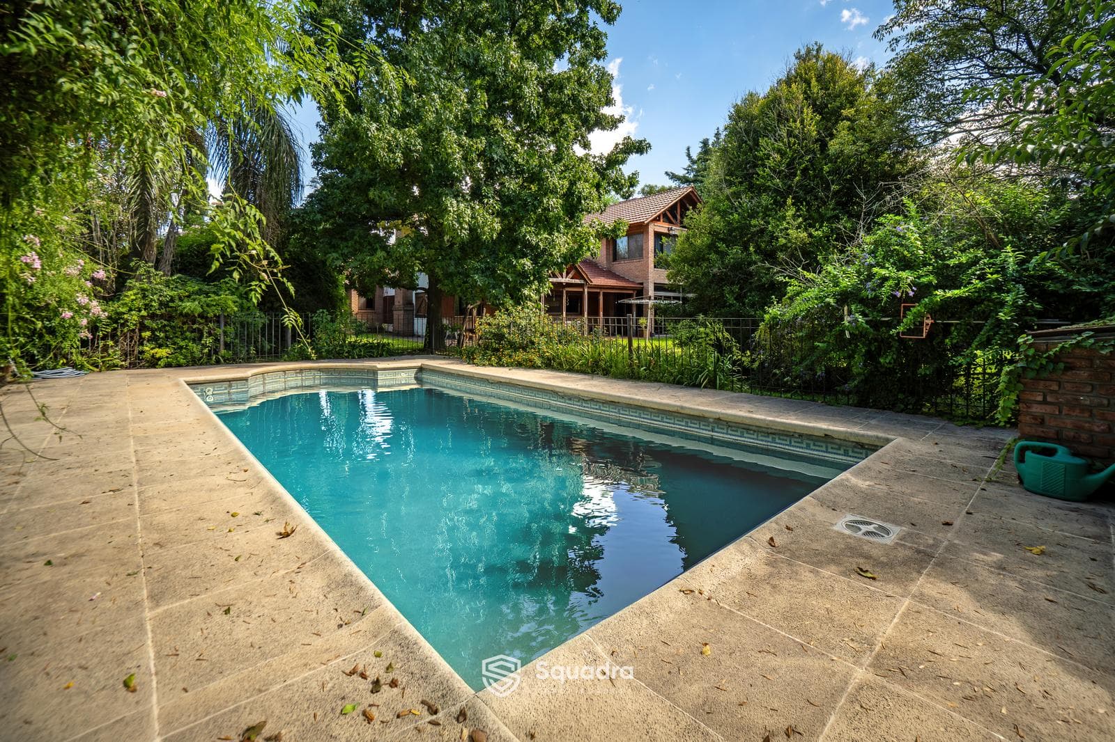 FOR SALE | TRADE - 2-bedroom house with multipurpose room, outdoor kitchen with grill, and pool - Downtown, Funes.