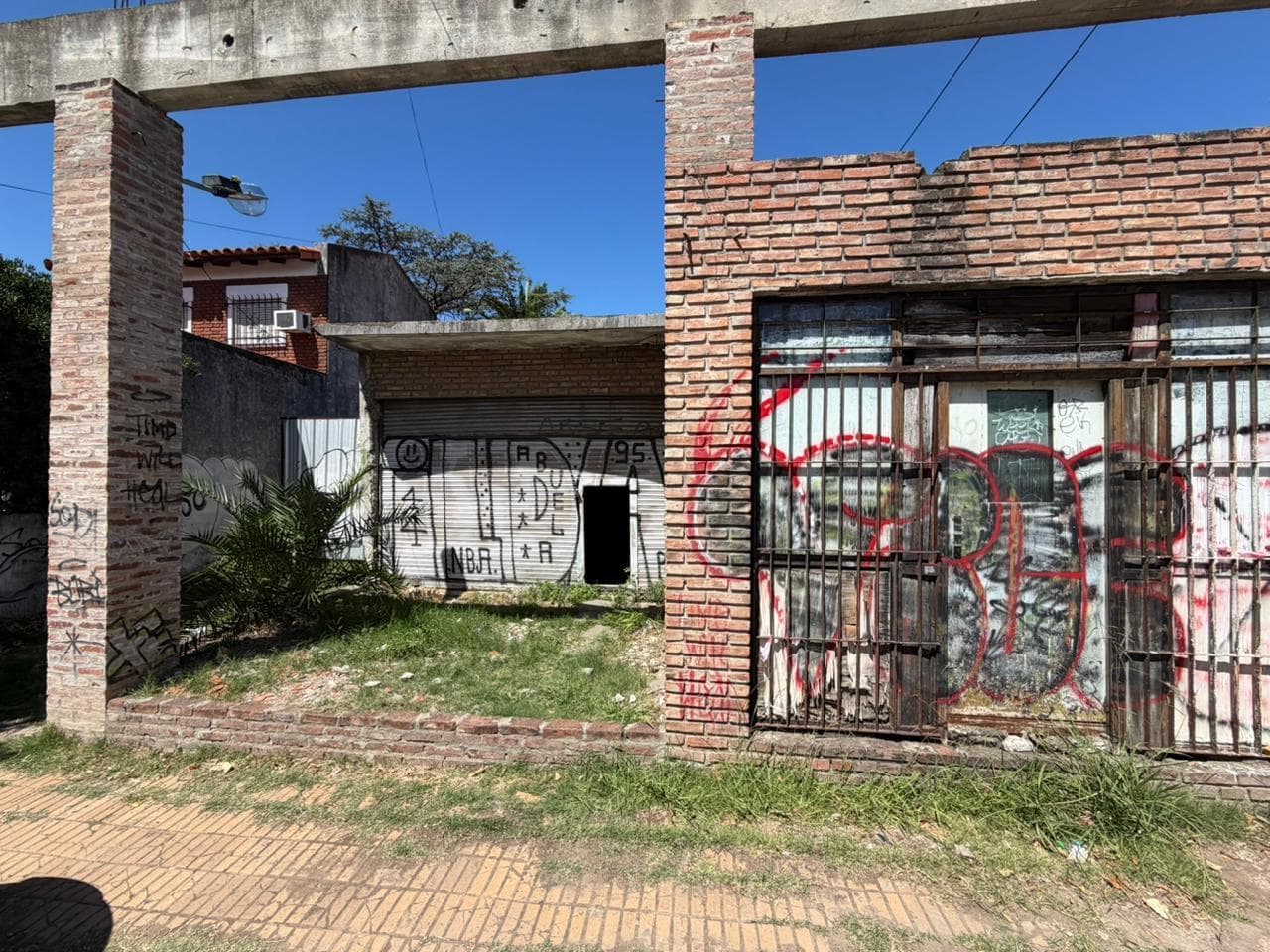 WAREHOUSE FOR SALE/RENT IN A STRATEGIC LOCATION IN EAST QUILMES