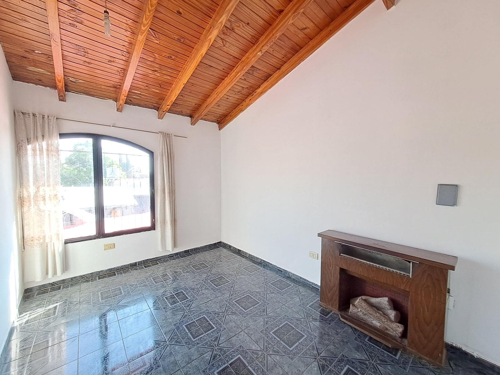 House for Sale - 5 bedrooms, 2 bathrooms, excellent condition - MAIPU