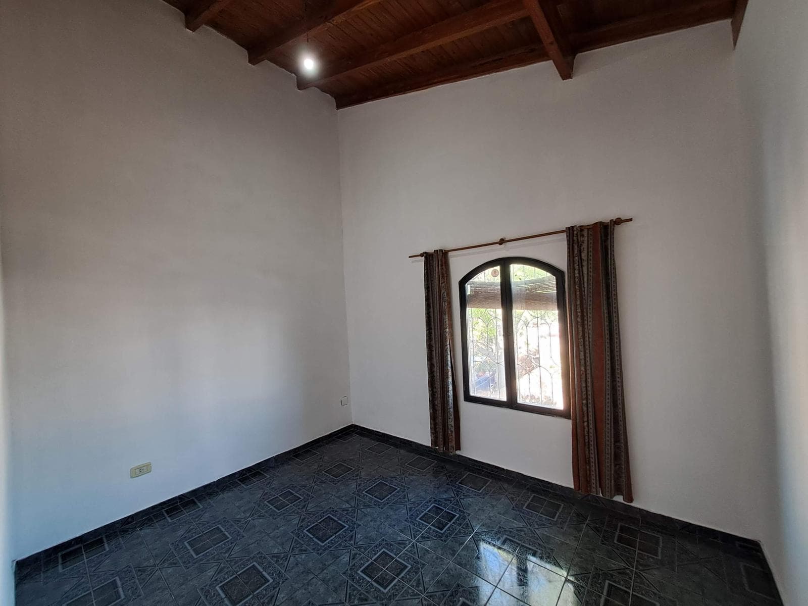 House for Sale - 5 bedrooms, 2 bathrooms, excellent condition - MAIPU
