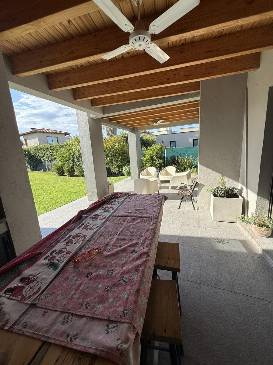 House in Chacras De Coria