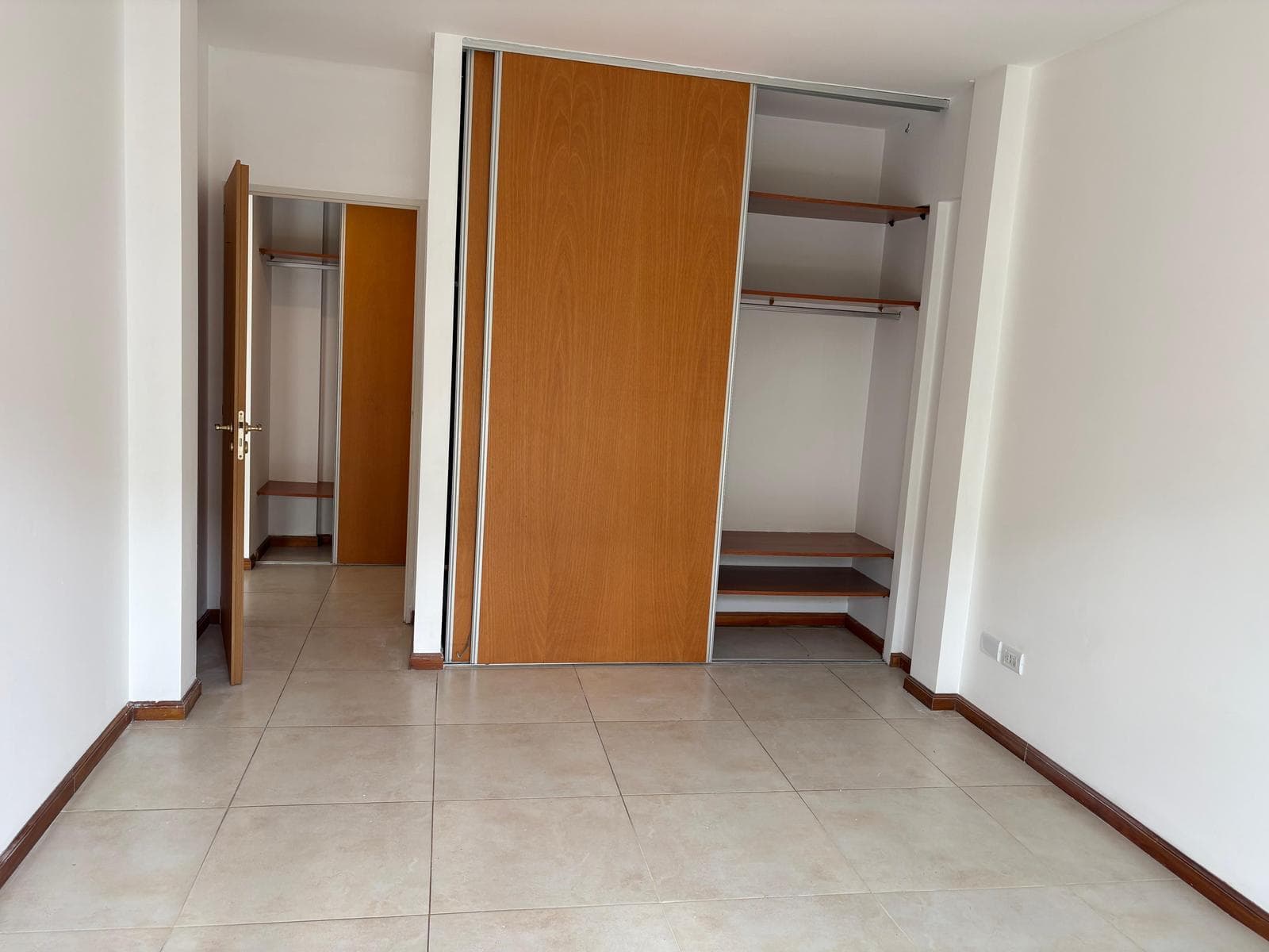 Ground-floor apartment with a garden and two rooms - Available immediately