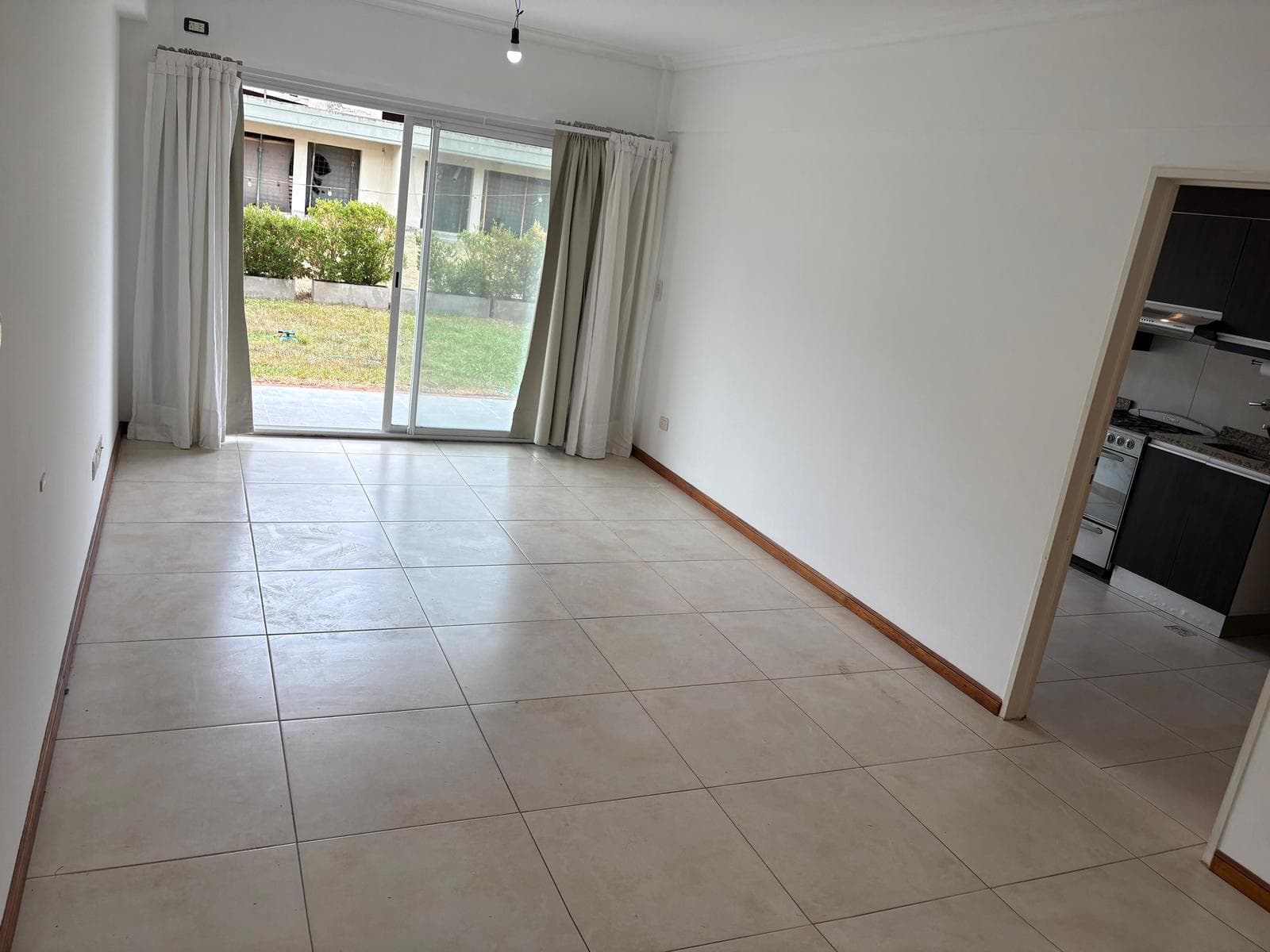 Ground-floor apartment with a garden and two rooms - Available immediately