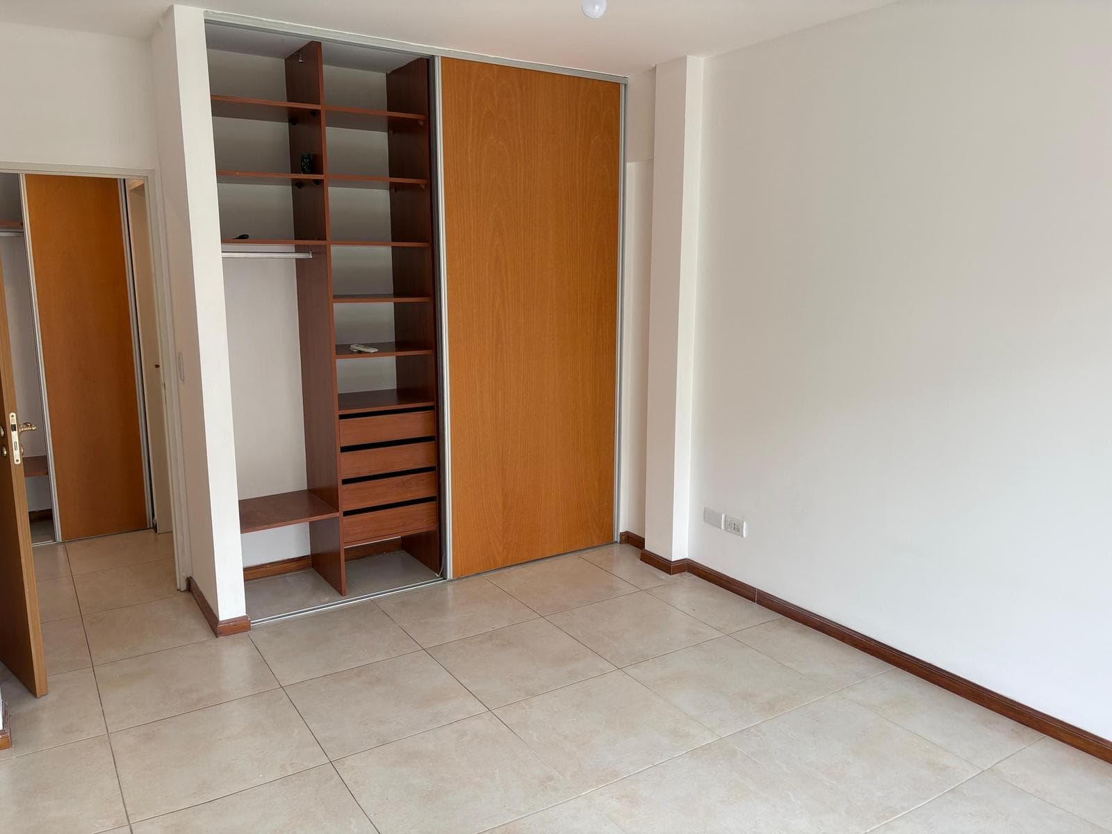 Ground-floor apartment with a garden and two rooms - Available immediately