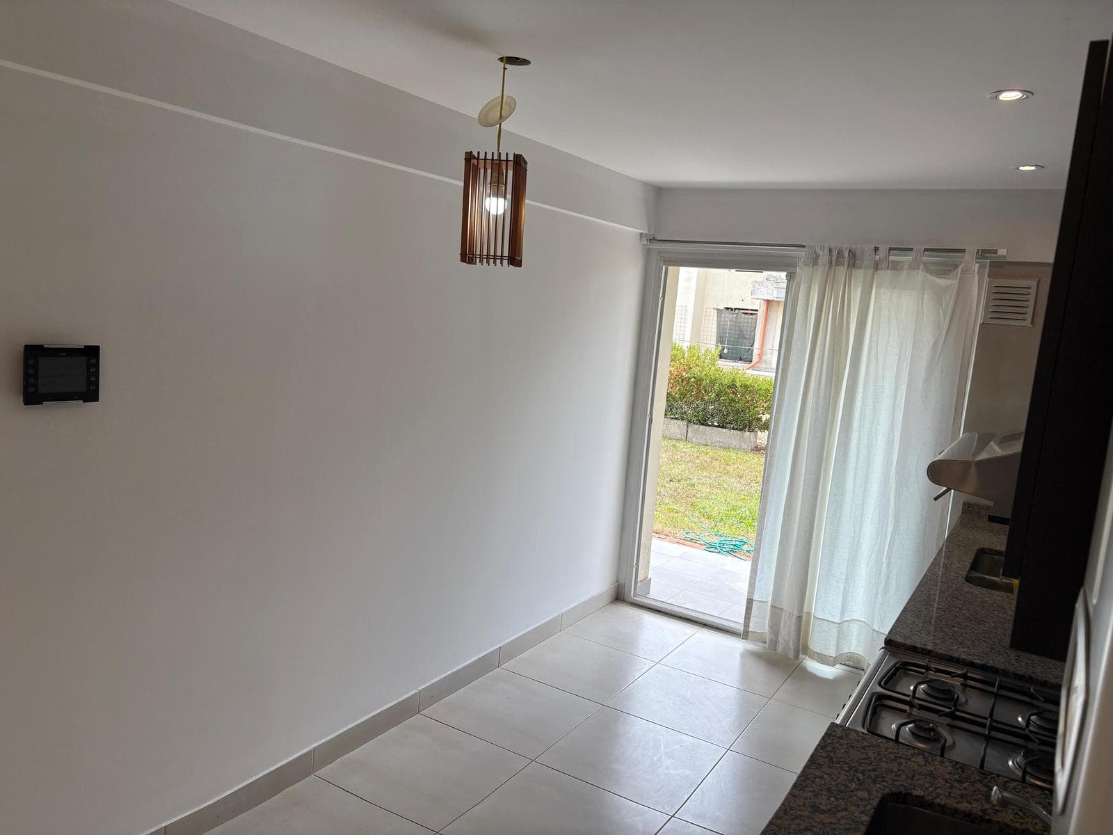 Ground-floor apartment with a garden and two rooms - Available immediately