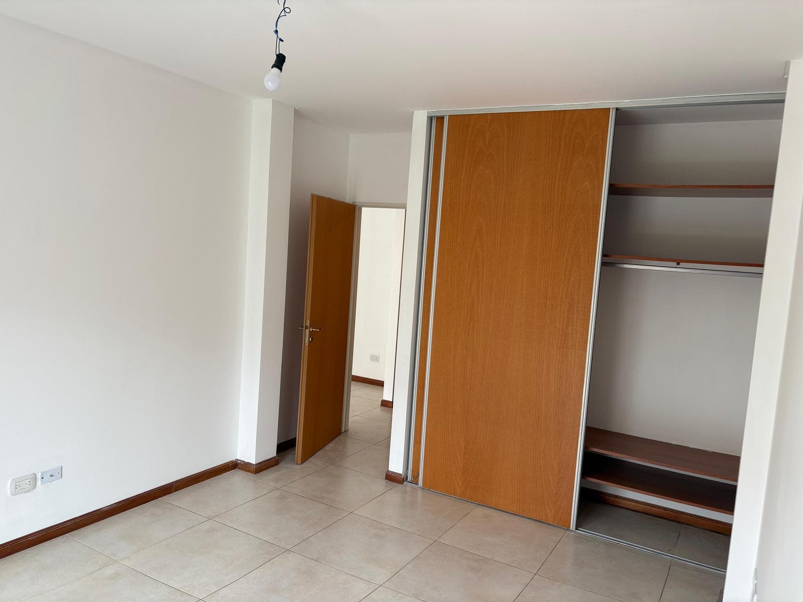 Ground-floor apartment with a garden and two rooms - Available immediately