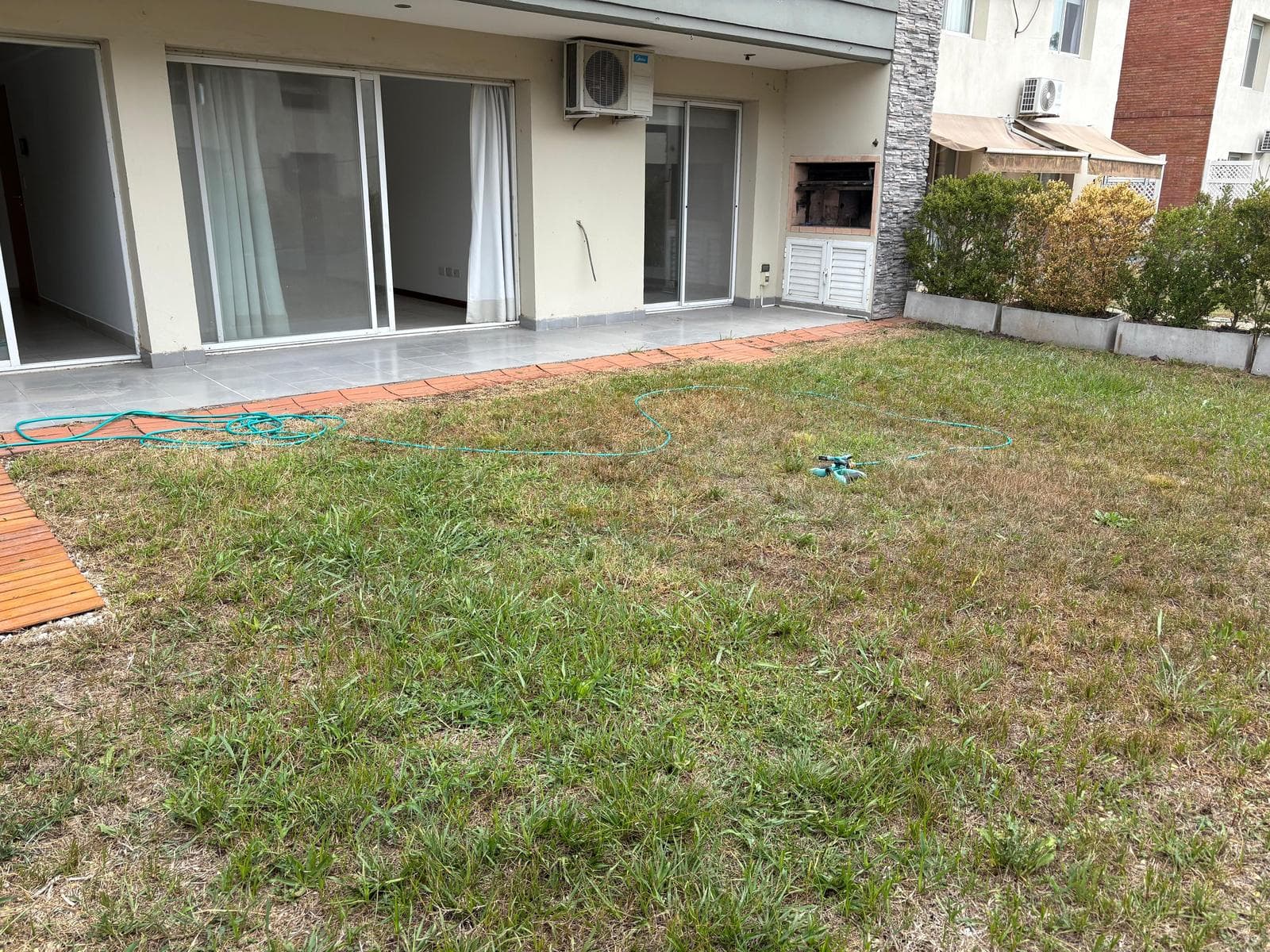 Ground-floor apartment with a garden and two rooms - Available immediately