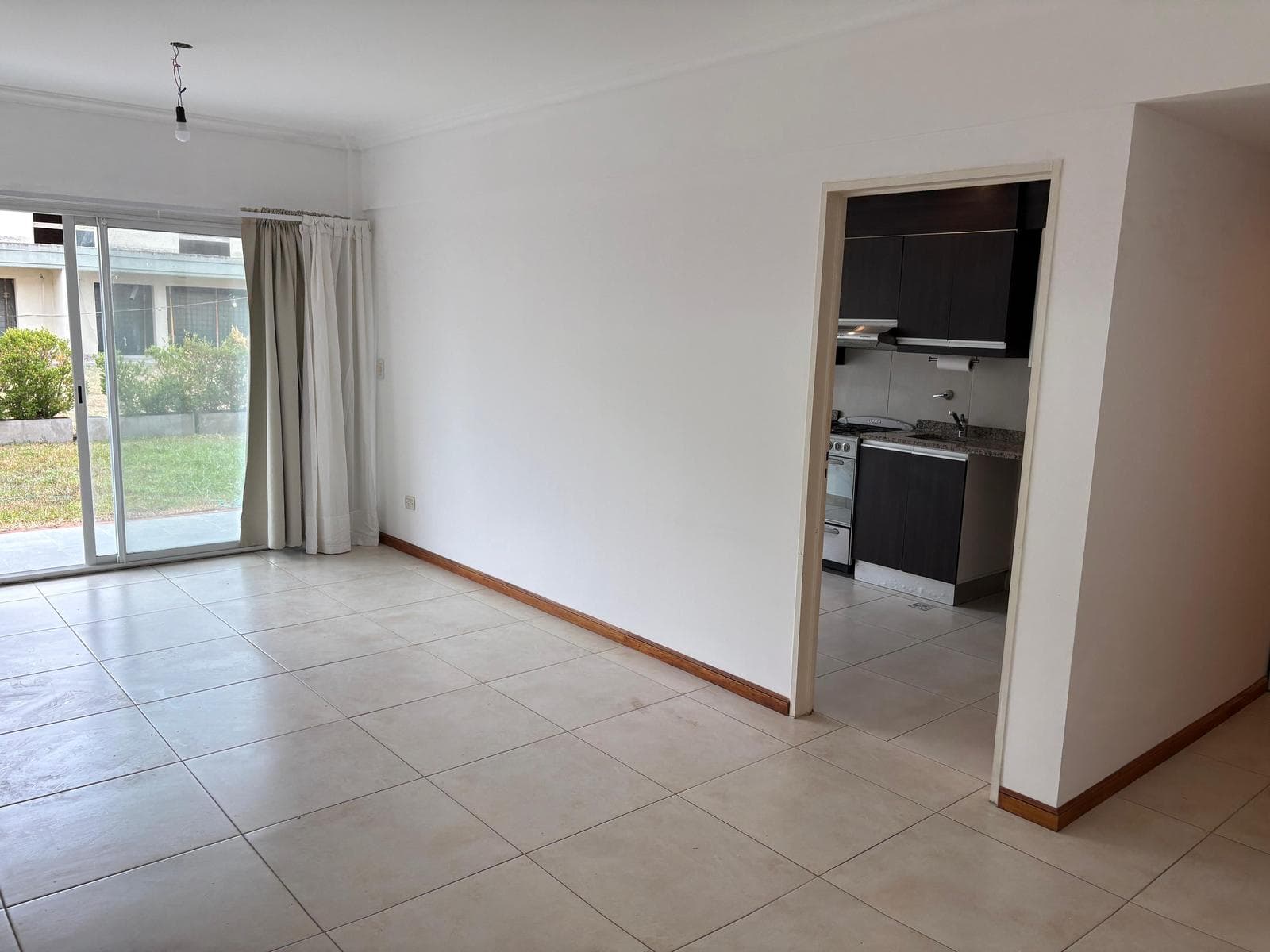 Ground-floor apartment with a garden and two rooms - Available immediately