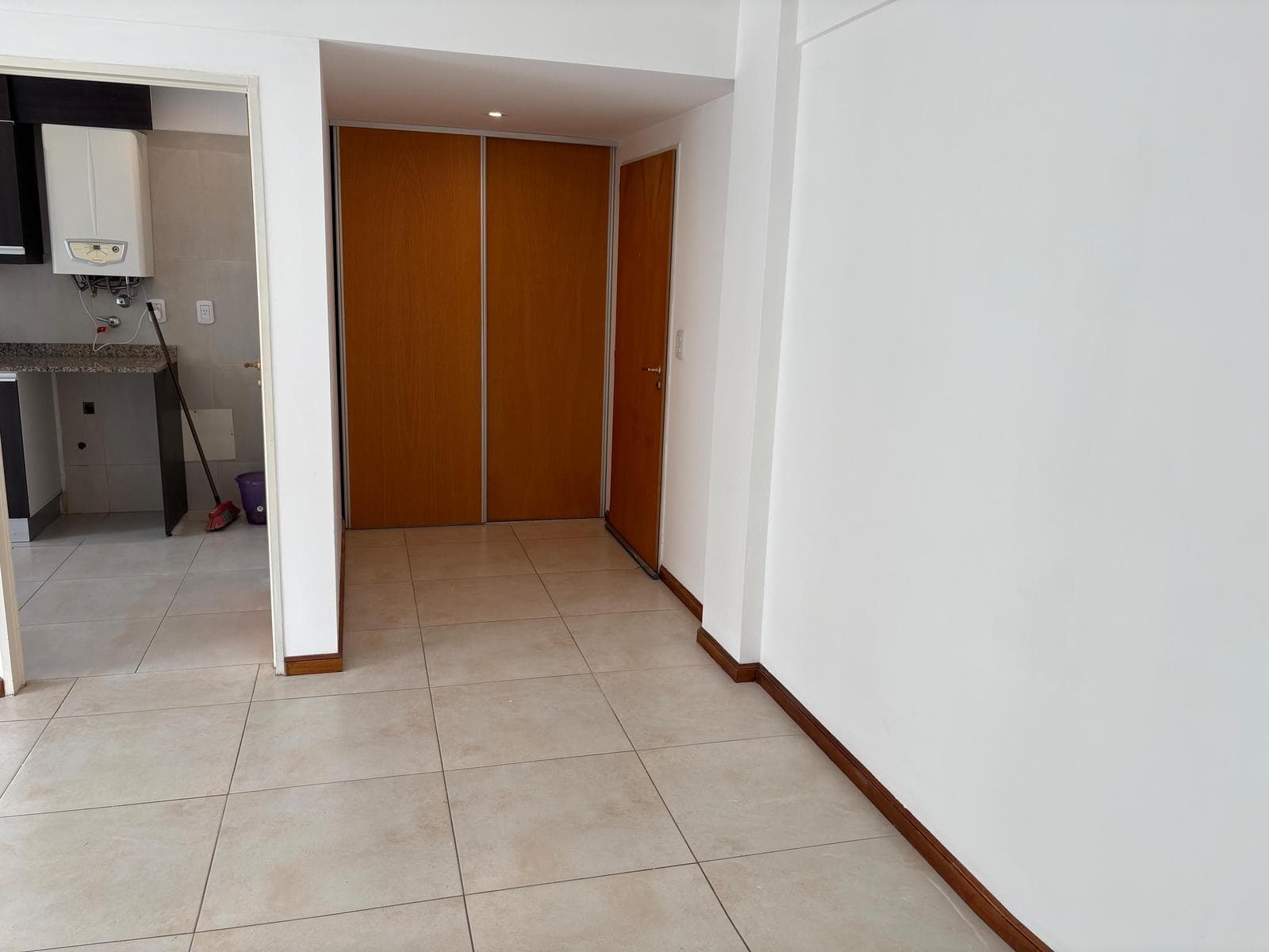 Ground-floor apartment with a garden and two rooms - Available immediately