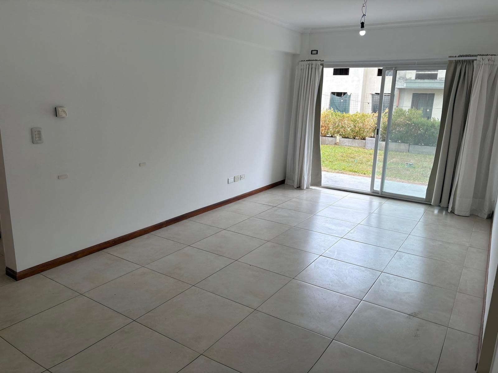 Ground-floor apartment with a garden and two rooms - Available immediately