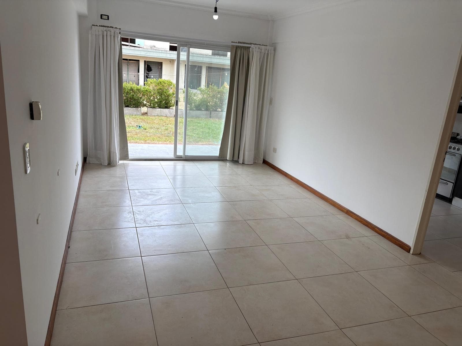 Ground-floor apartment with a garden and two rooms - Available immediately