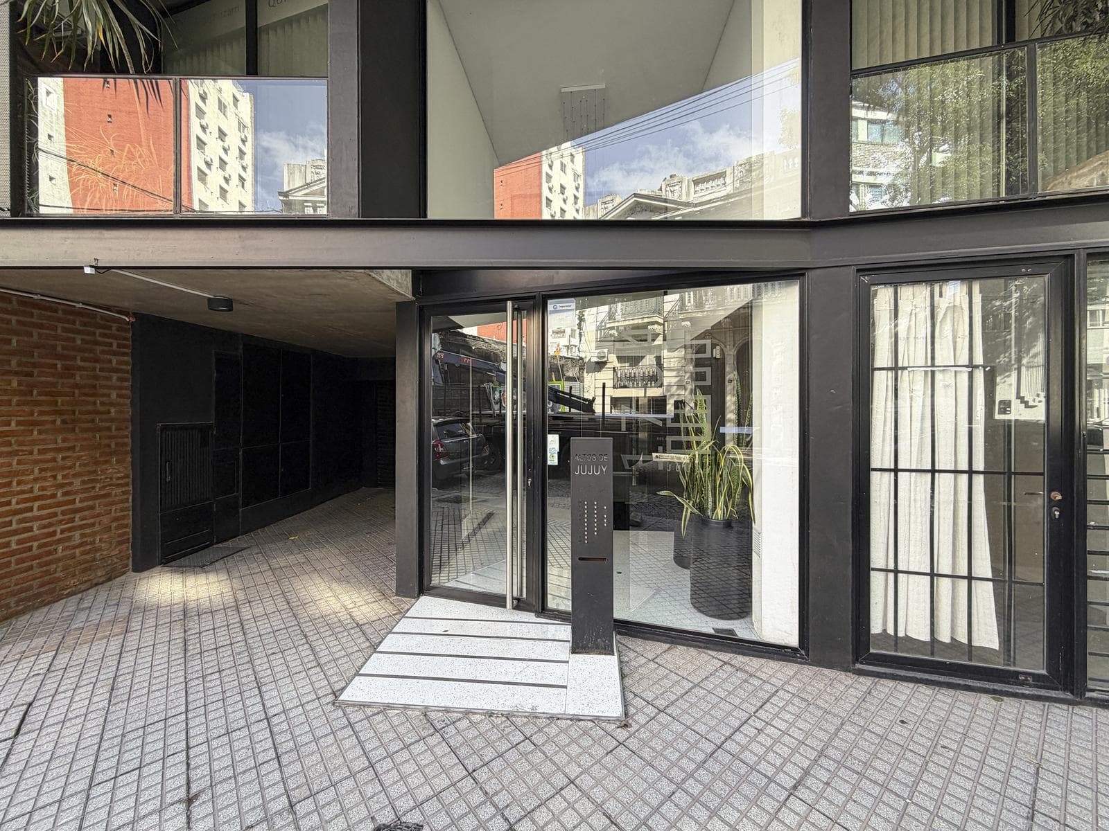 2-bedroom apartment with a garage and amenities in the riverfront area