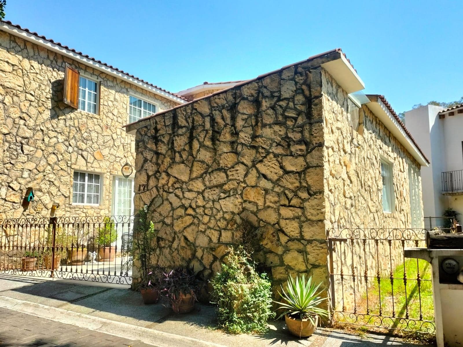 Beautiful House for SALE in the Zerezotla Gated Community, Puebla