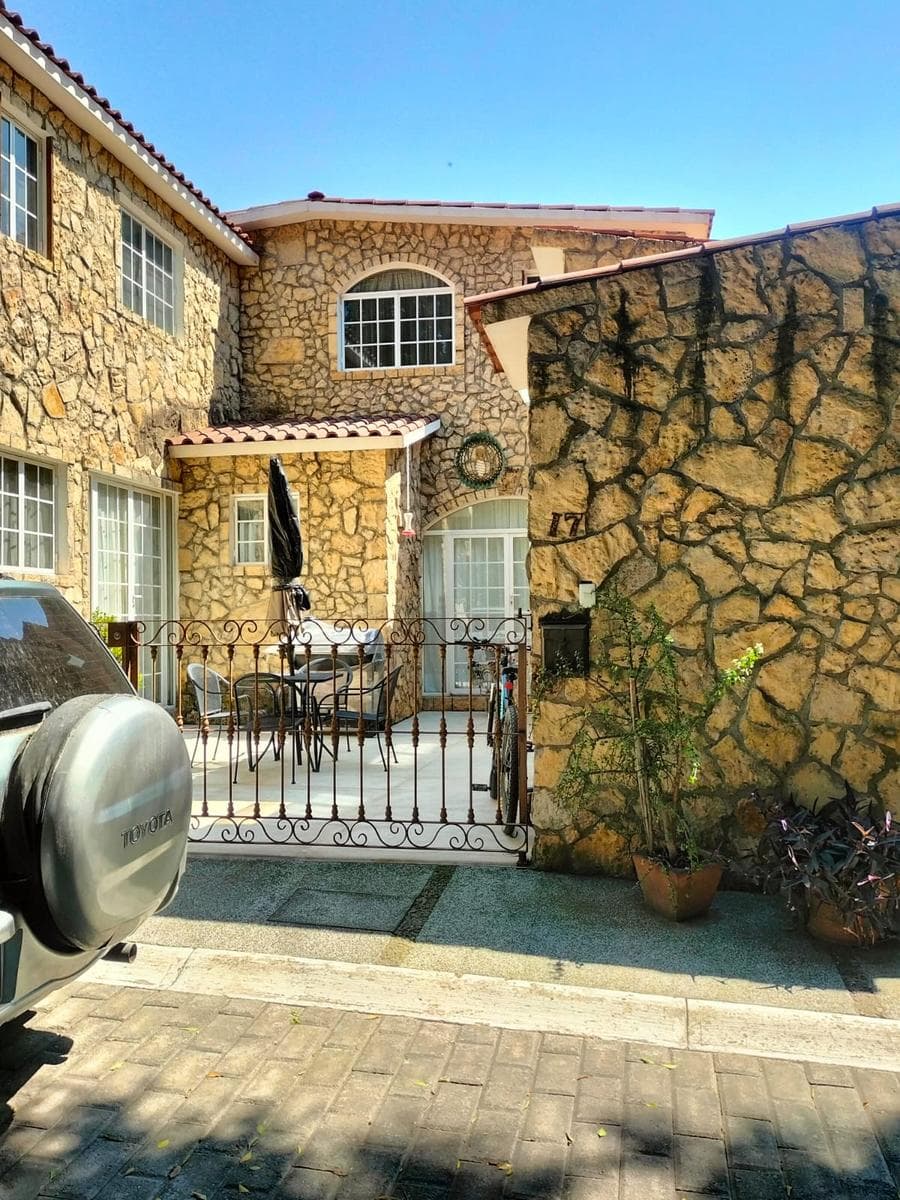 Beautiful House for SALE in the Zerezotla Gated Community, Puebla