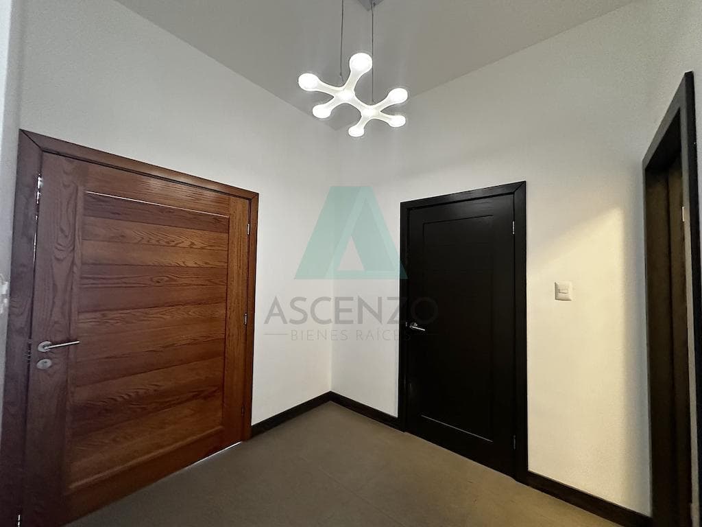 Great Opportunity!! Residence for Sale in Lomas del Pedregal, Jesman