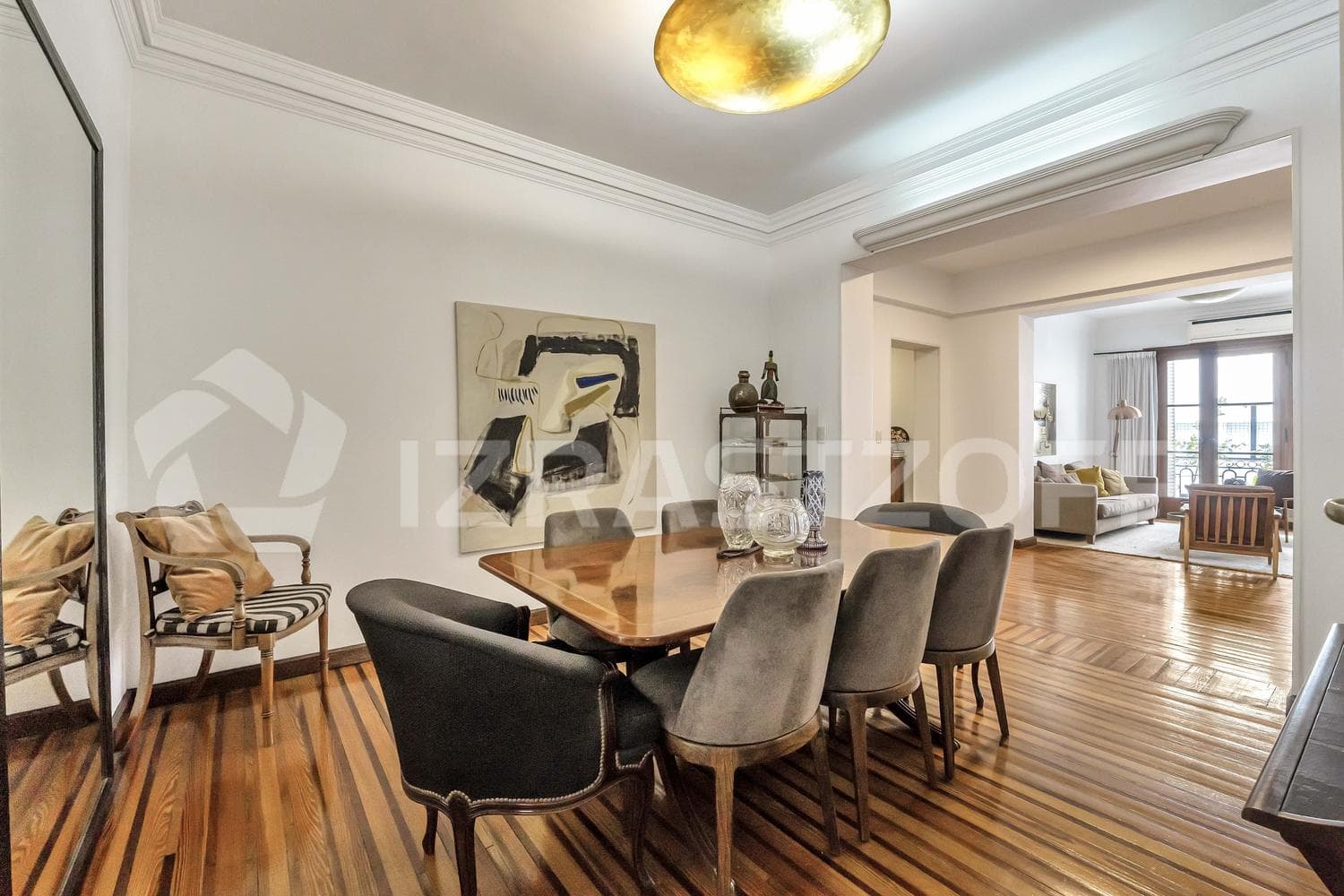 French-style apartment for sale, 5 rooms, renovated, located at the intersection of Recoleta, Libertad, and Libertador