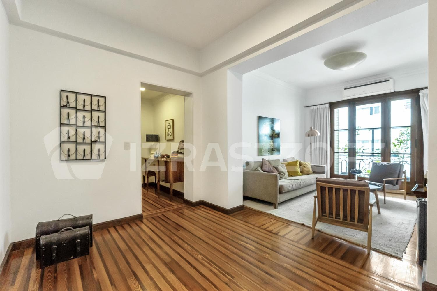 French-style apartment for sale, 5 rooms, renovated, located at the intersection of Recoleta, Libertad, and Libertador