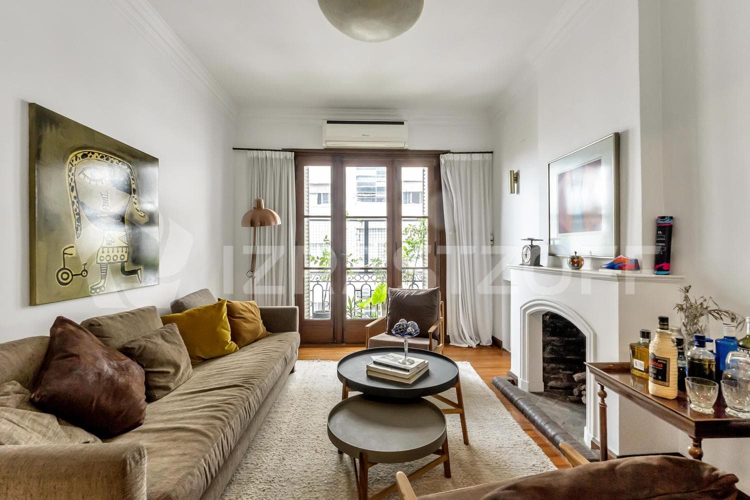 French-style apartment for sale, 5 rooms, renovated, located at the intersection of Recoleta, Libertad, and Libertador