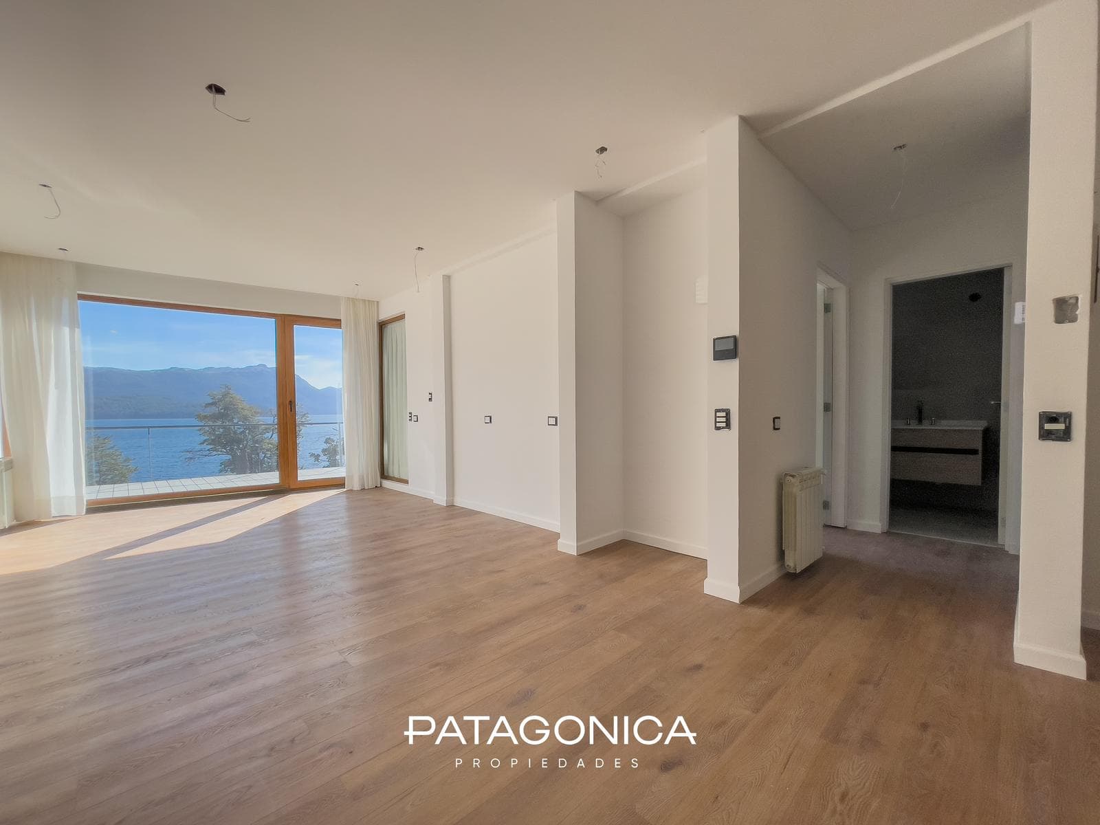 Premium 51-square-meter, 2-room apartment on the lakefront