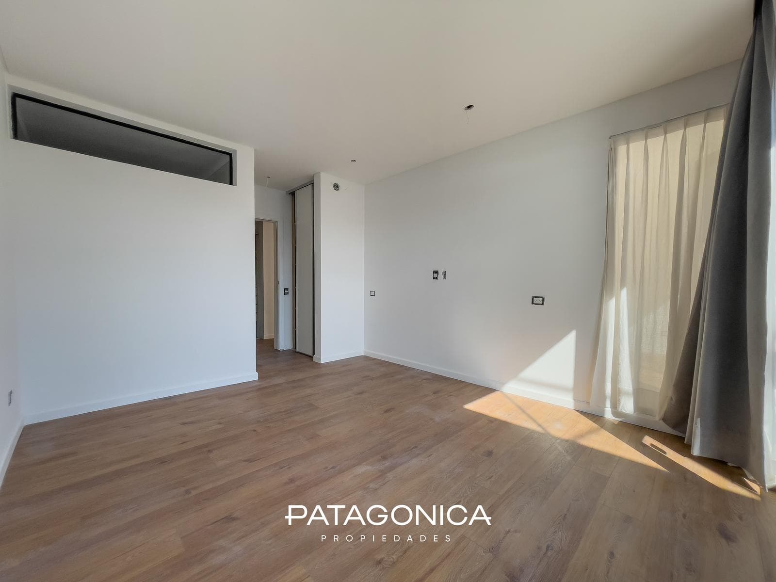 Premium 51-square-meter, 2-room apartment on the lakefront