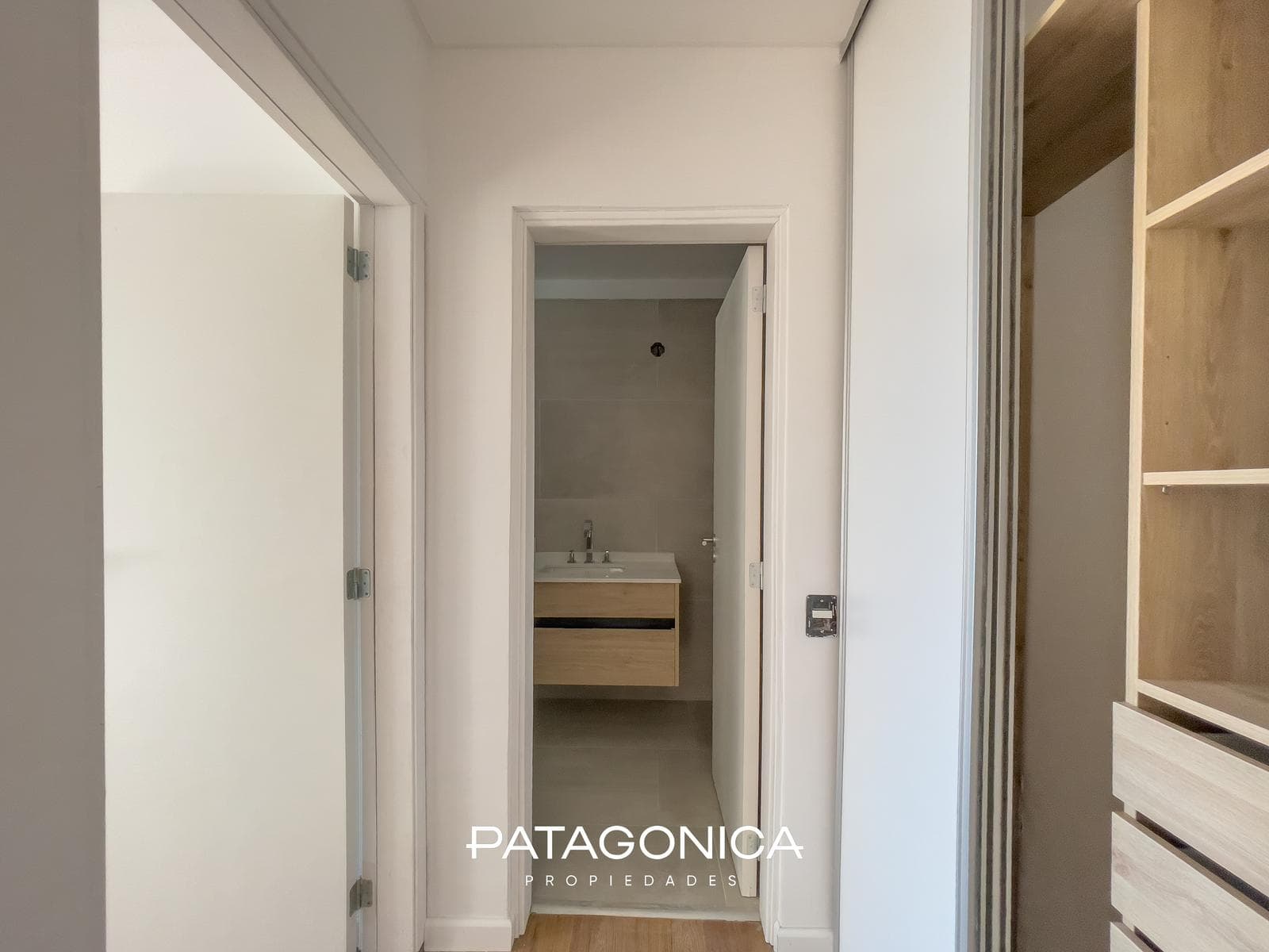 Premium 51-square-meter, 2-room apartment on the lakefront