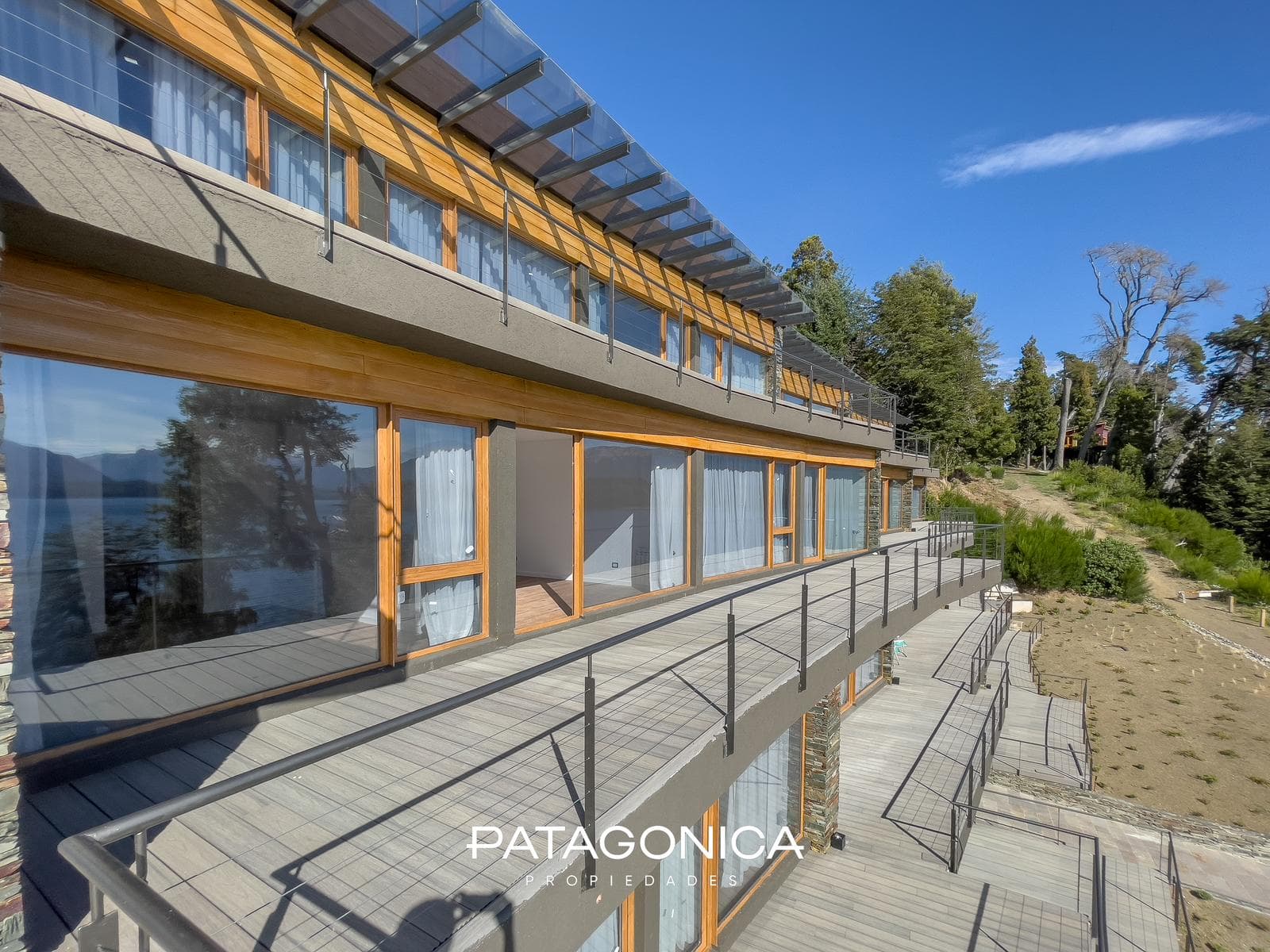 Premium 51-square-meter, 2-room apartment on the lakefront