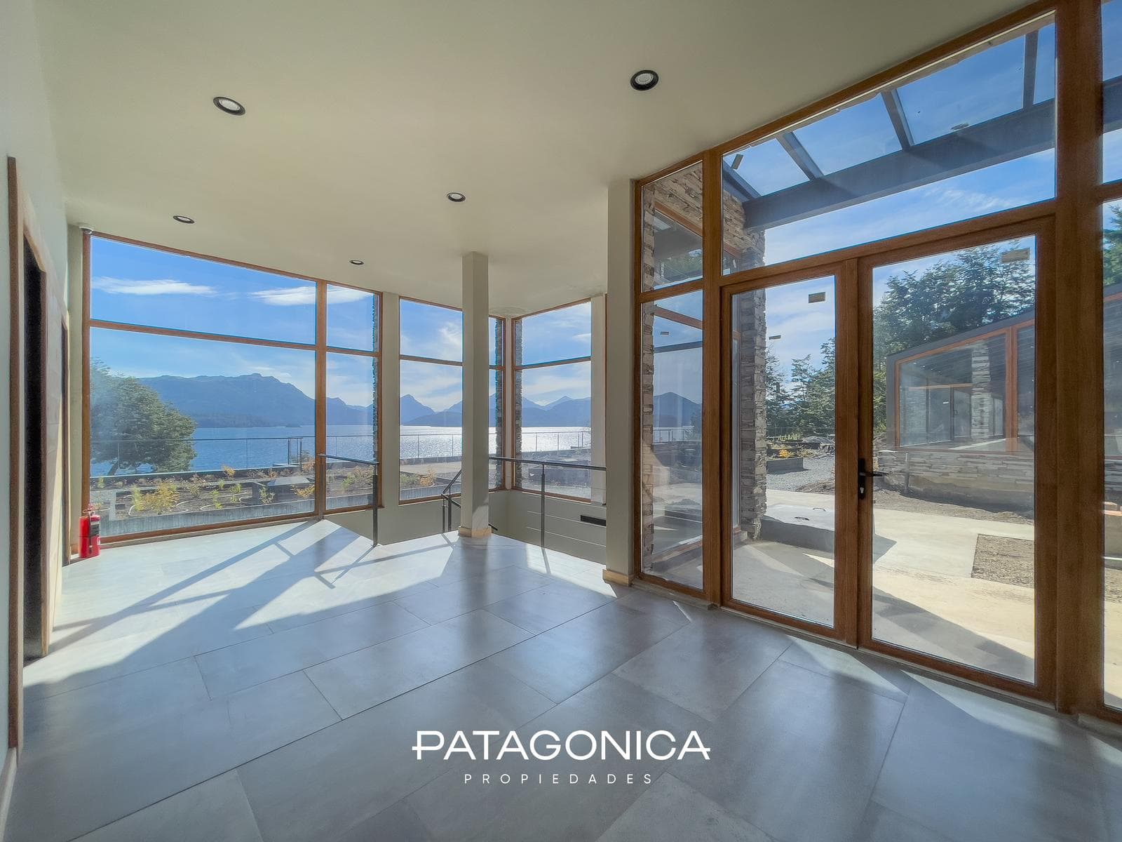 Premium 51-square-meter, 2-room apartment on the lakefront